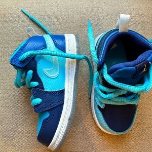 Nike Jordan baby / toddler sneaker Size 4.5 - Light Blue/Navy. Boys